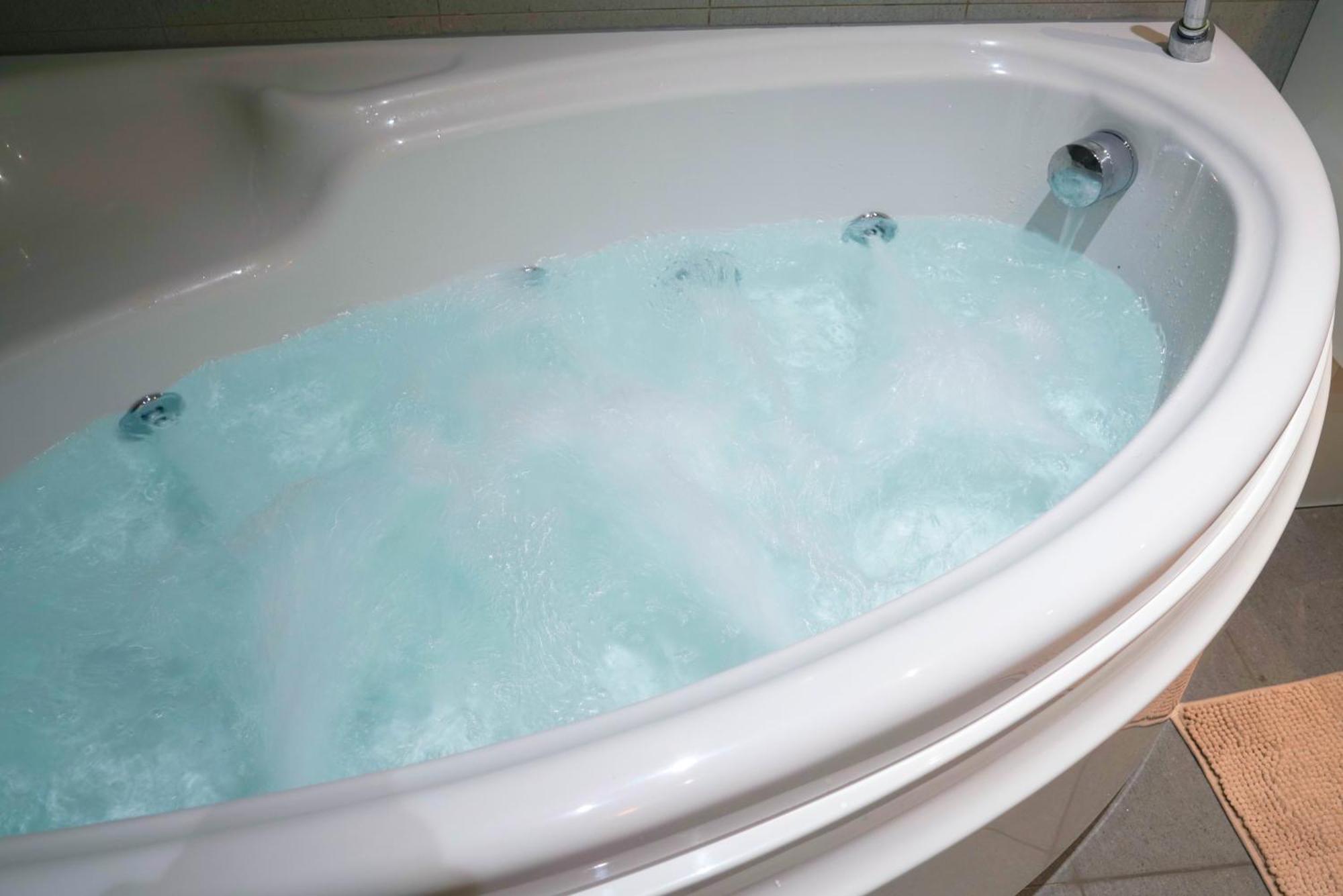 Lux 5 Bed Sleeps 11, 10 Mins From Wembley Stadium, Jacuzzi And Steam Shower Harrow on the Hill Eksteriør billede