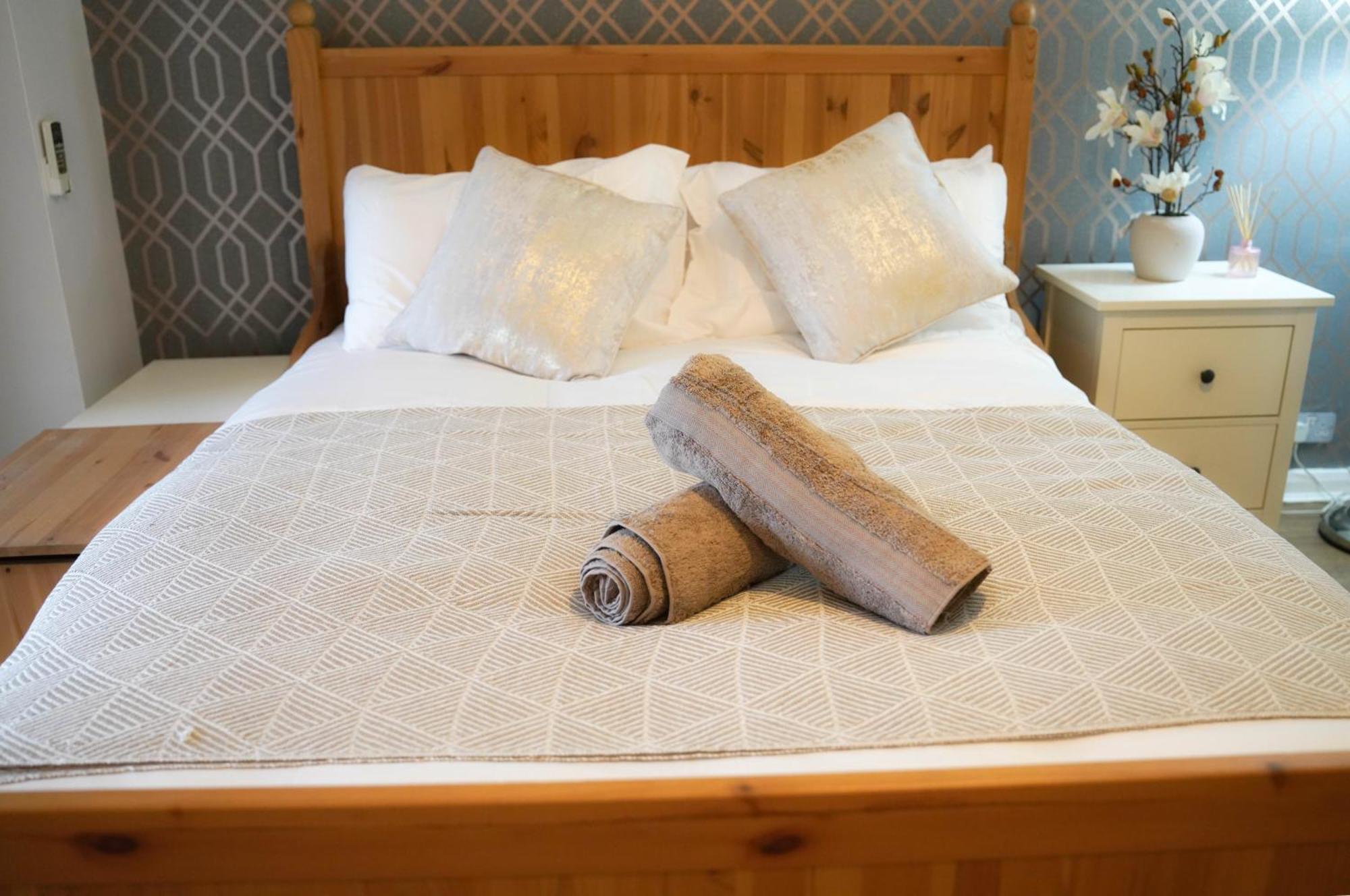 Lux 5 Bed Sleeps 11, 10 Mins From Wembley Stadium, Jacuzzi And Steam Shower Harrow on the Hill Eksteriør billede